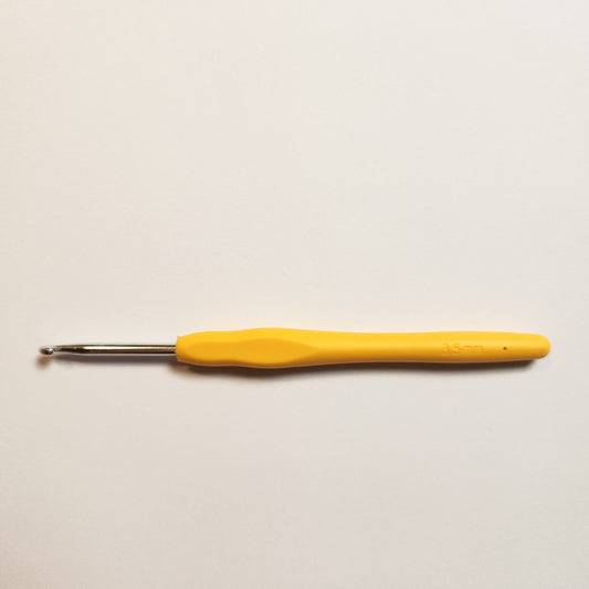 This is a 3.5mm crochet hook with a yellow silicon rubber wrapped around the handle.